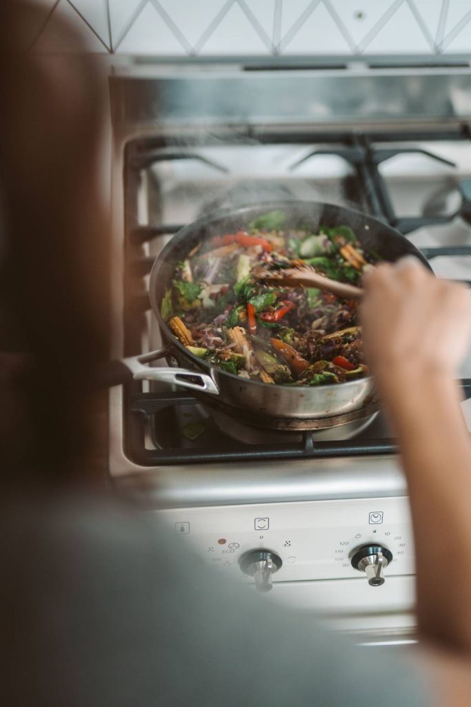 Pourquoi opter pour un poele sans pfas dans votre intérieur