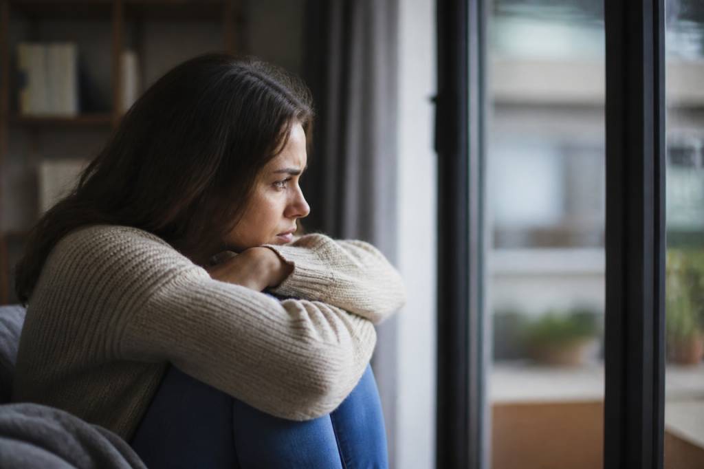 Angoisse de séparation adulte : symptômes, causes et solutions pour retrouver la sérénité